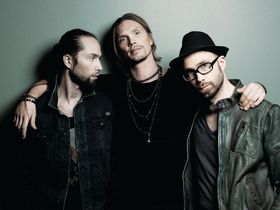 Video: Von Hertzen Brothers guitar tour