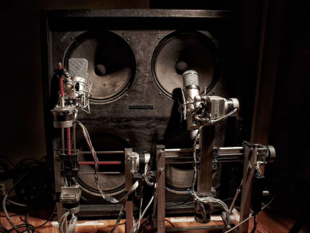 Microphone robot