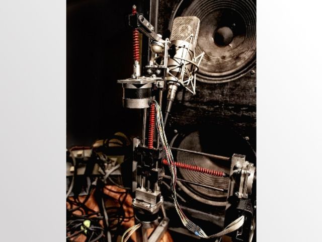 Microphone robot (close-up)