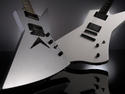 Hetfield vs Mustaine &acirc;�� signature axe battle!
