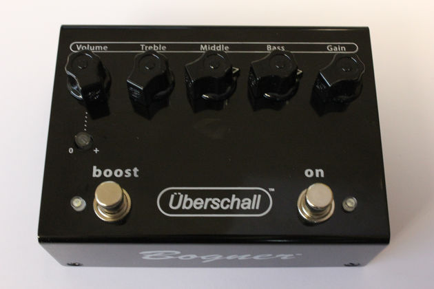 The Uberschall is built in a black metal shell