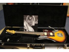 Hear the Fender Kurt Cobain Jaguar (TG222)