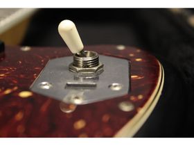 Fender Kurt Cobain Jaguar: Unboxed